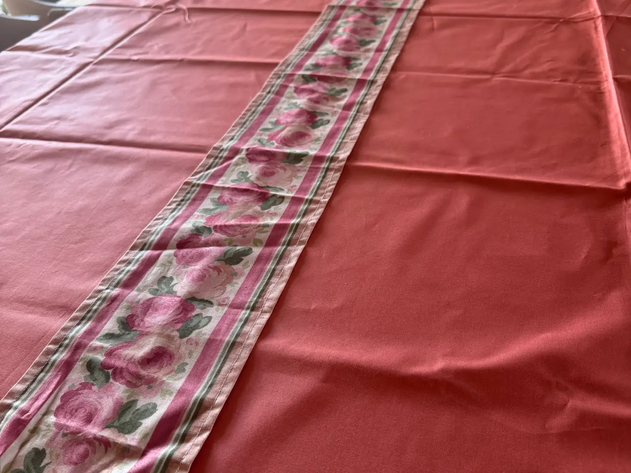 Billede 1 - Ny Lene Bjerre dug 140x170 cm med to flotte løbere
