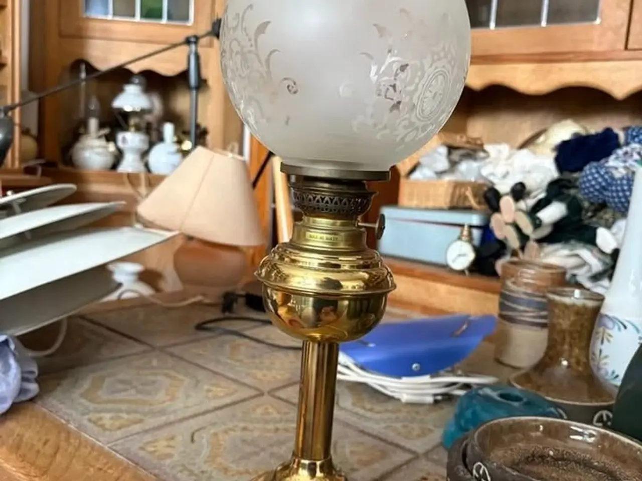Billede 2 - 💡 Vintage bordlampe med glaslampeskærm – Design