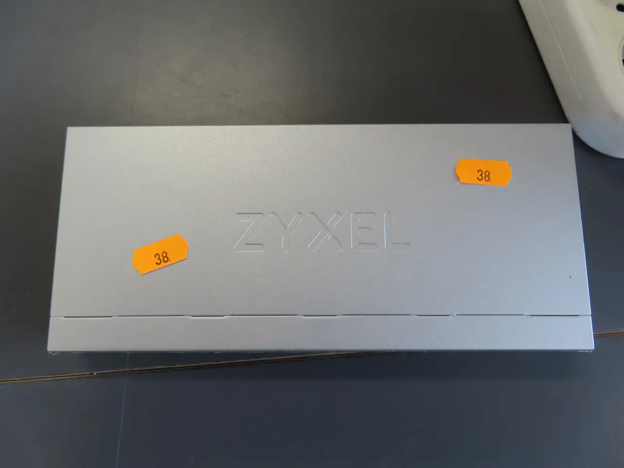 Billede 4 - Wireless accespoint samt switch ZYXEL
