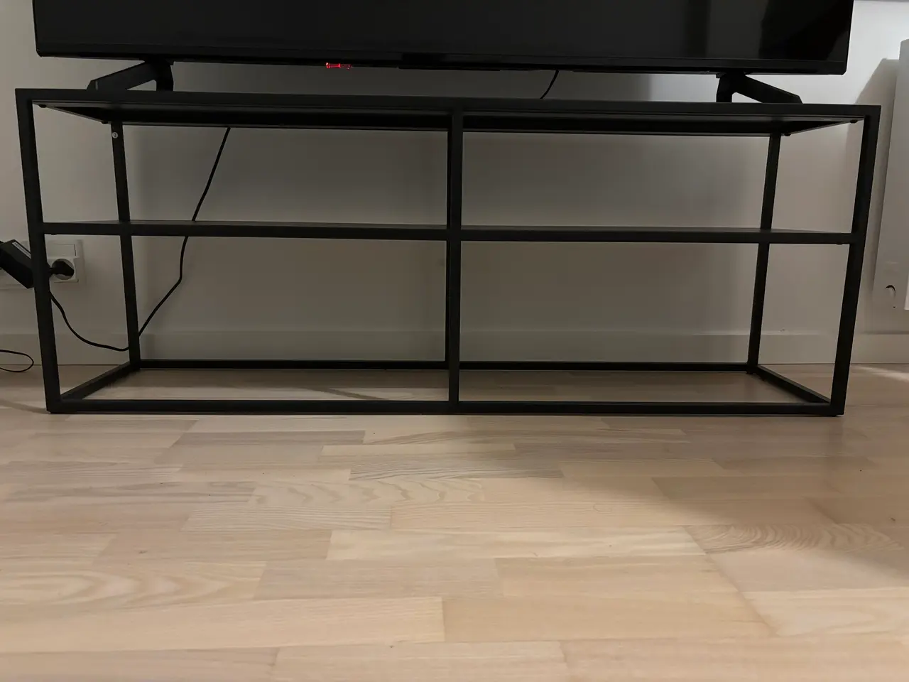 Billede 1 - JYSK VIRUM TV-bord i sort metal