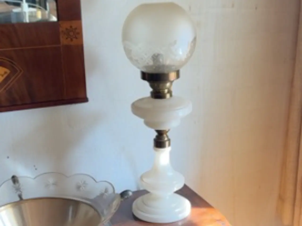 Billede 1 - Hvid glas lampe - opalbordlampe