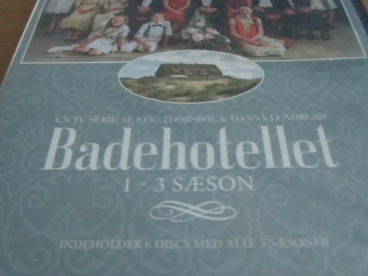 Billede 2 - BADEHOTELLET. BYD. 1-3 Sæson.