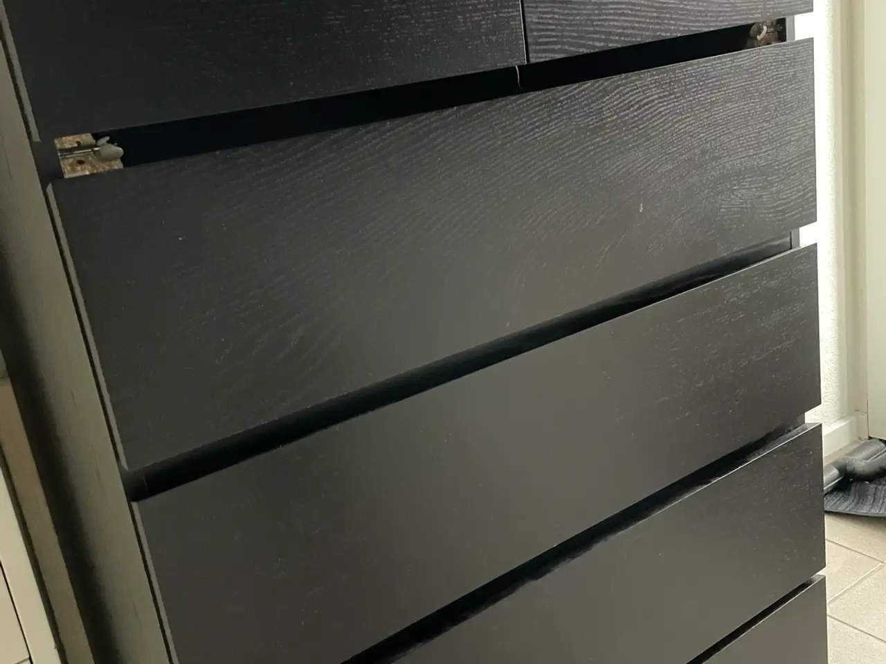 Billede 1 - Ikea kommode sort med defekt