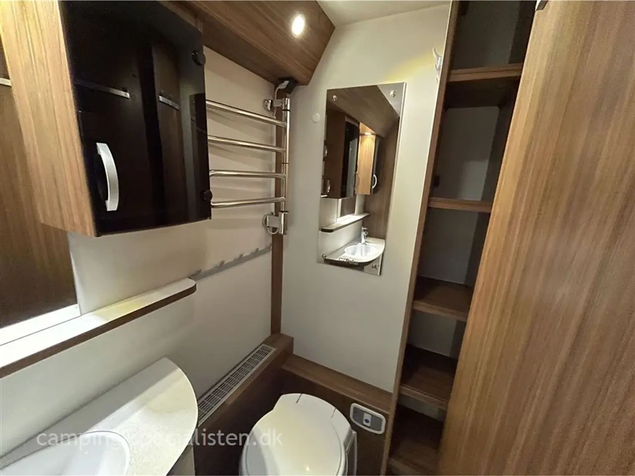 Billede 10 - 2020 - Polar Customized 680 Polar Customized 680 med enkeltsenge og endebadeværelse model 2020 - kan nu ses hos Camping-Specialisten.dk
