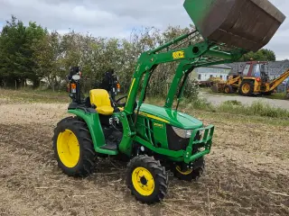 John Deere 3038E