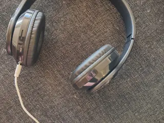 On ear hovedtelefon