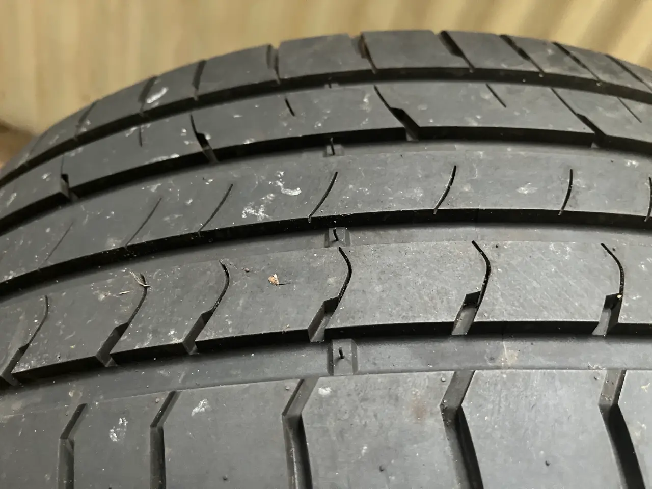 Billede 4 - 2 stk 225/45ZR20 platin sommerdæk 