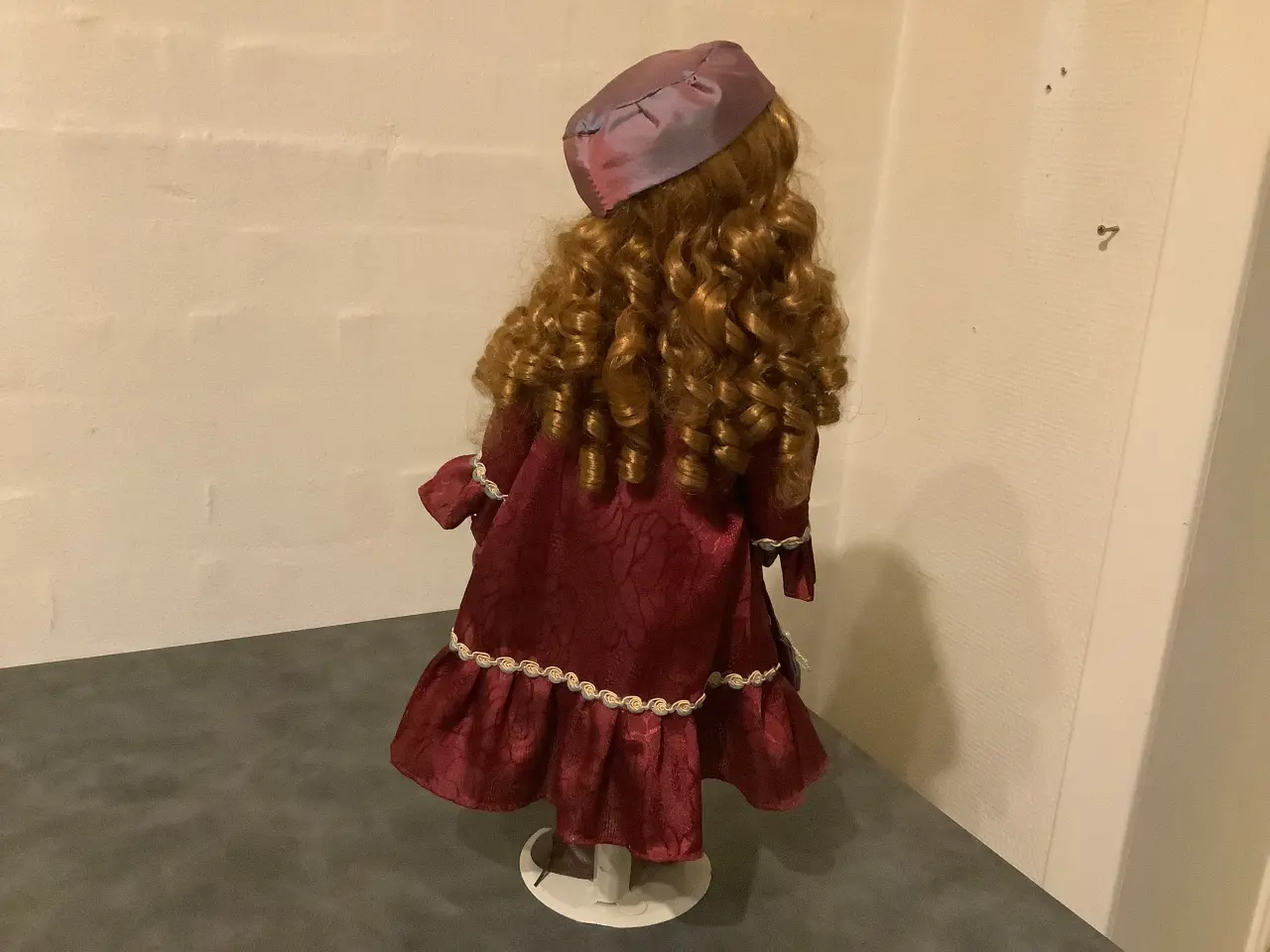 Billede 3 - Fin porcelæns dukke