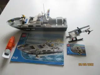 7899