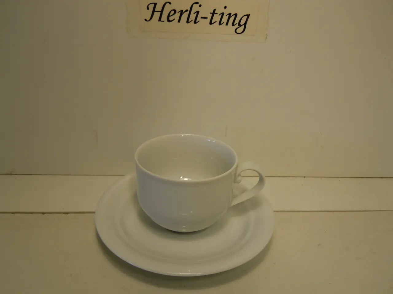 Billede 1 - OPHØRSUDSALG 1/2 pris KGL"Hvid Magnolia" kaffekop