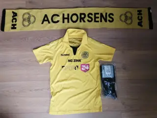 AC HORSENS TRØJE(164) OG STRØMPER OG HALSTØRKLÆDE