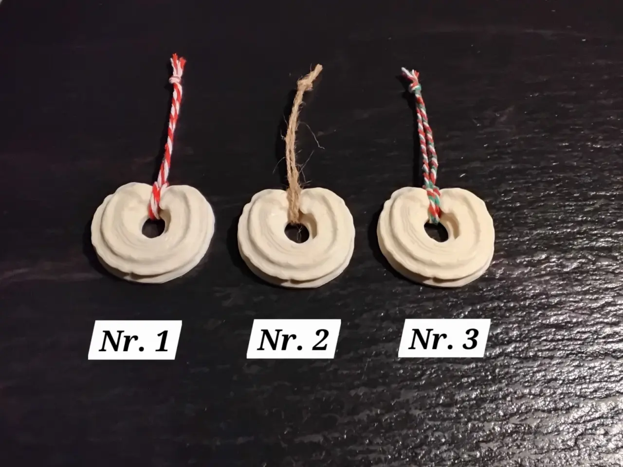 Billede 3 - Julepynt = Vaniljekranse, hjerter eller julesok.
