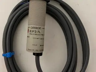 Omron E3F2-7L 2M Photoelectric kontakt 10-30VDC -