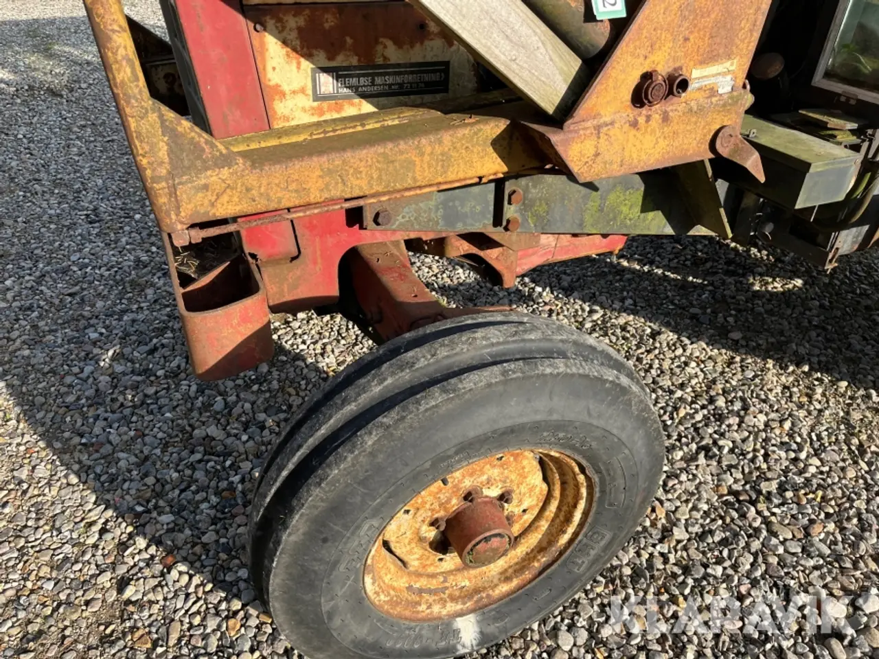 Billede 9 - Traktor International 684 med frontlæsser