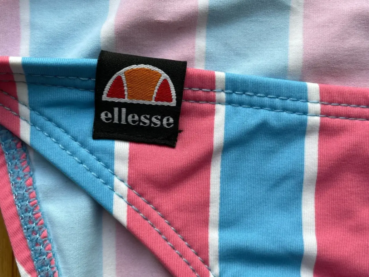 Billede 4 - Ellesse stribet bikiniunderdel