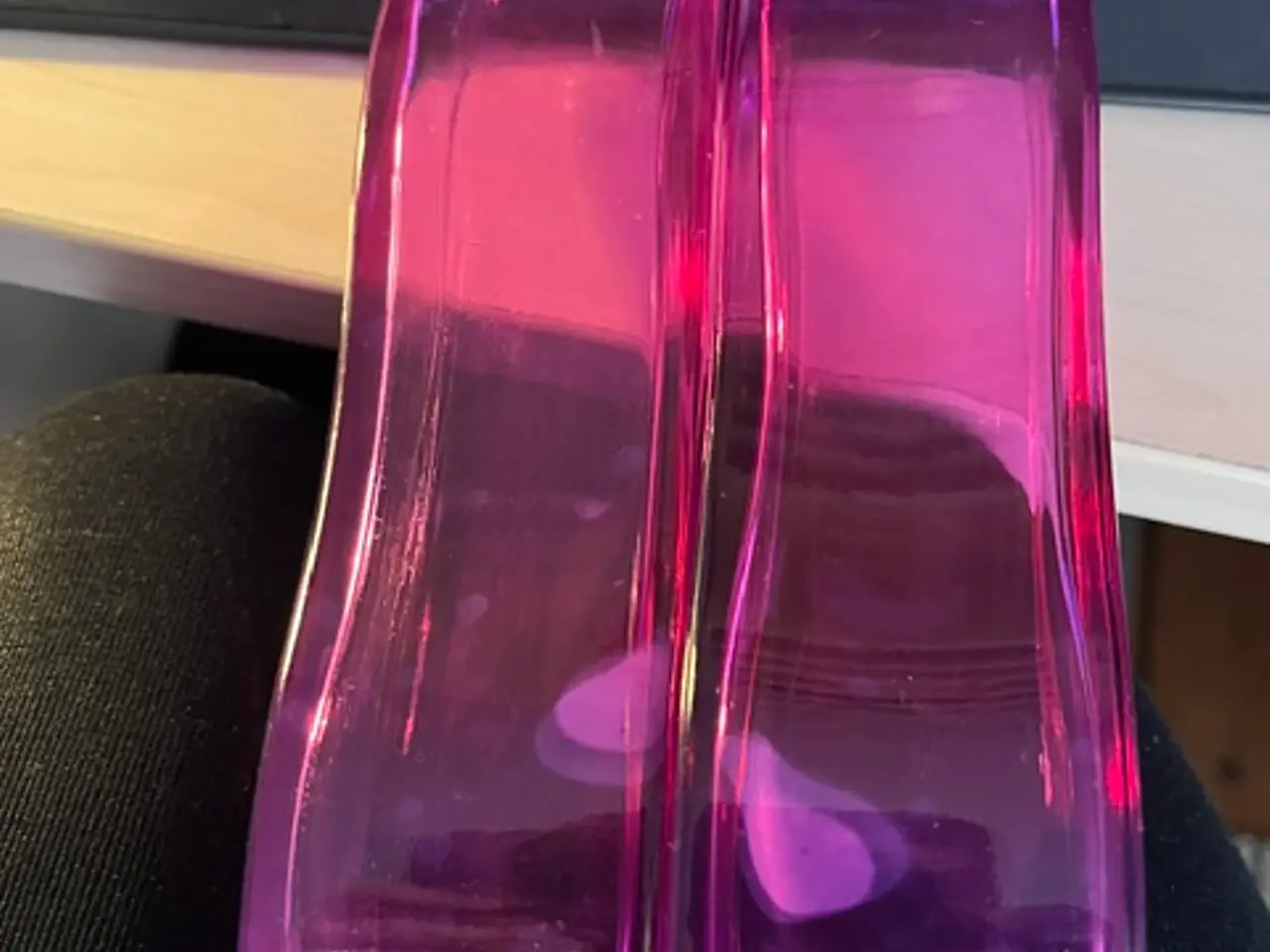 Billede 3 - To fine, bølgede glasvaser i flot pink -IKEA Skämt