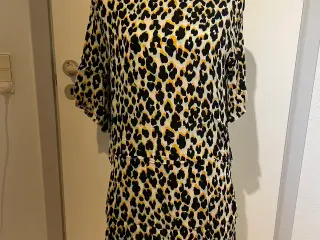 Samsøe Samsøe - leopard kjole