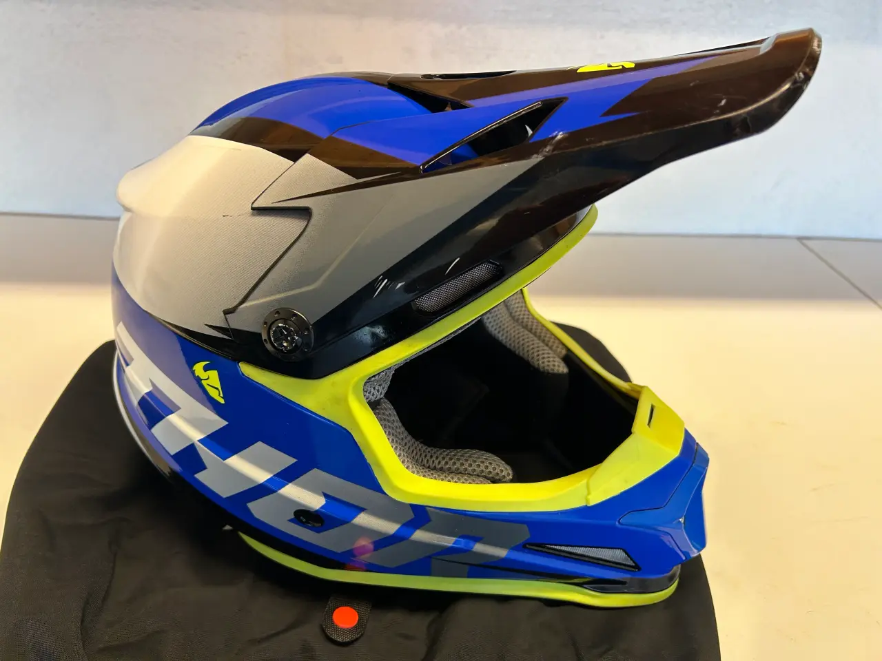Billede 1 - Cross styrthjelm