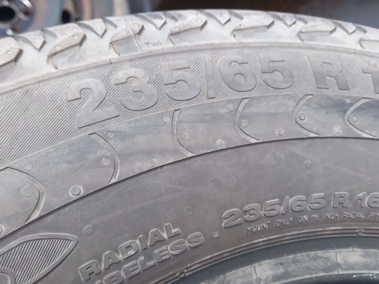 Billede 4 - Continental 235/65R16C dæk