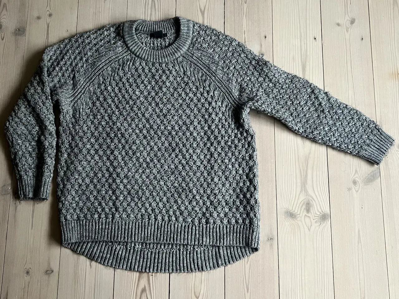 Billede 1 - Grå strik