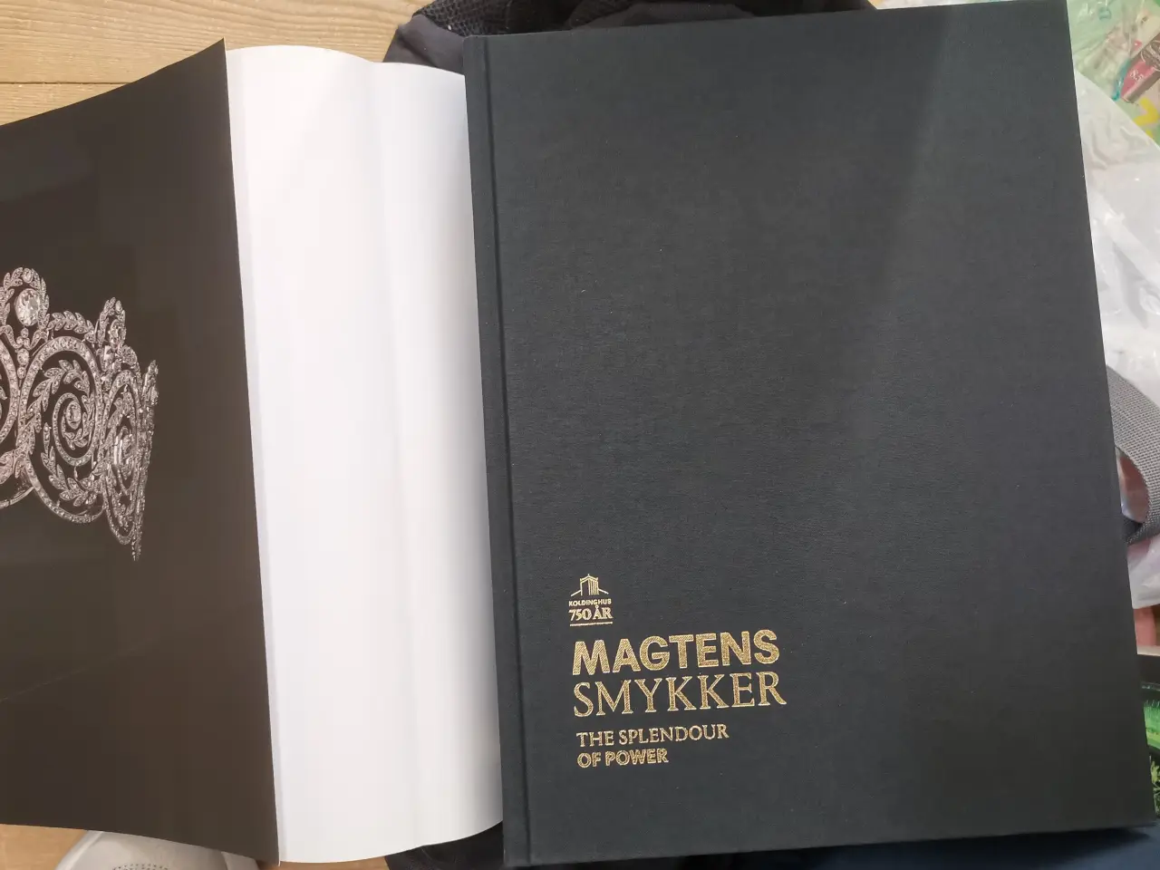 Billede 2 - Magtens Smykker Kongelig smykker magtens historie