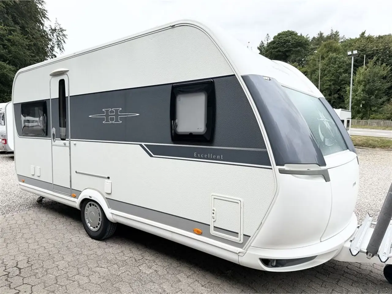 Billede 2 - 2015 - Hobby Excellent 495 UFe   Franskseng-Mover-Telt