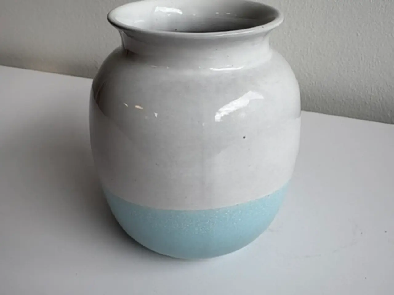 Billede 1 - Strehla keramik vase i hvid og lyseblå, model 1518