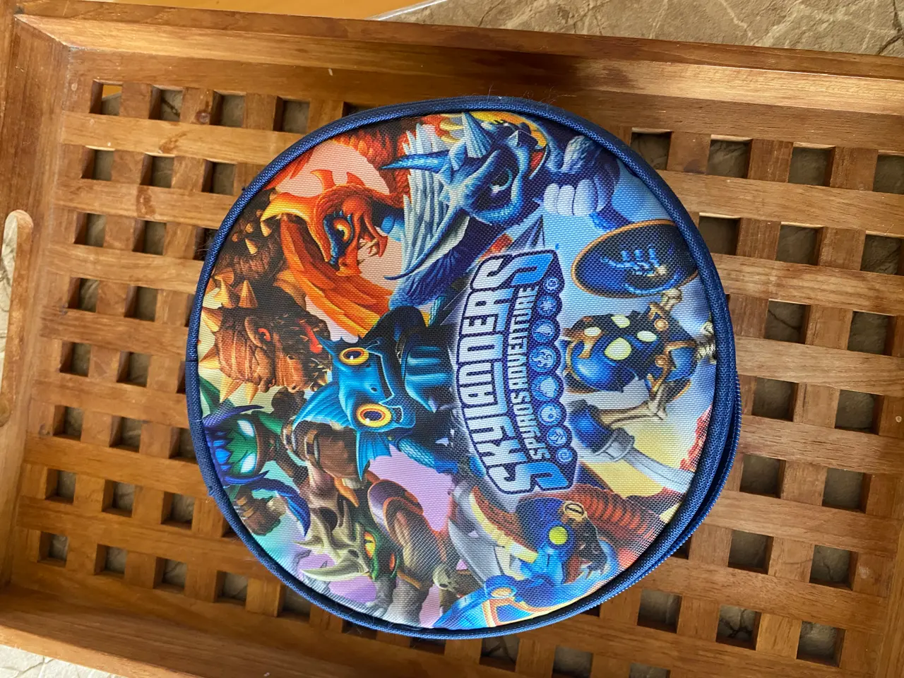 Billede 9 - 53 stk. Skylanders og rund taske og 1 mønt