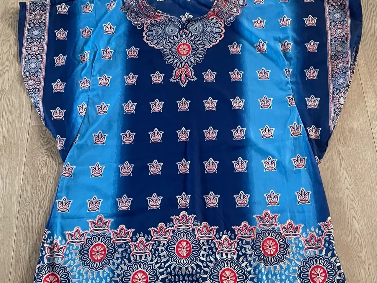 Billede 2 - Beautiful kaftan/tunika i satin-look, flot mønster