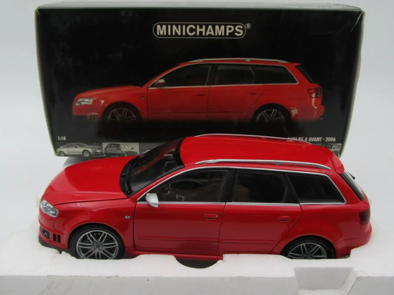 Billede 11 - 2006 Audi RS4 Avant B7 MINICHAMPS - 1:18