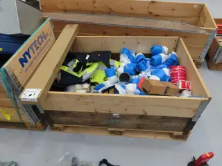 Palle med div. engangsfutter m.m.