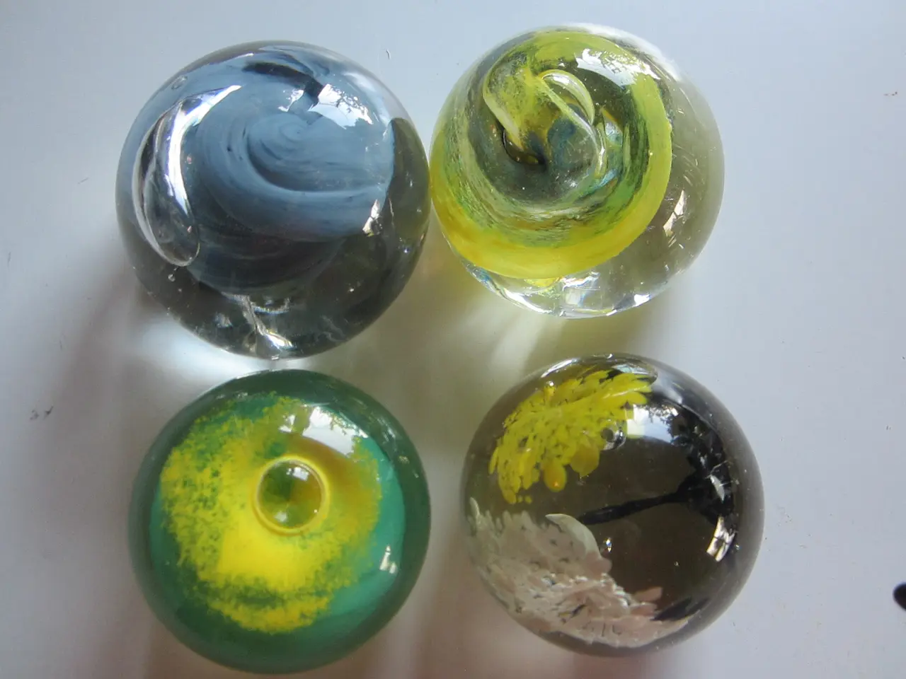 Billede 1 - 4 rigtig fine glas Brevpressere samlet pris
