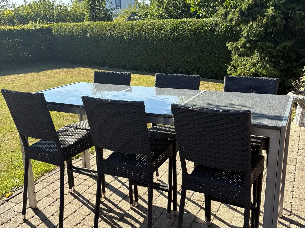 Billede 1 - Galvaniseret havebord med granitplader og 6 stole