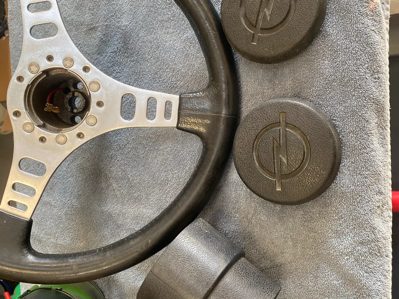 Billede 2 - Opel Kadett c Sr rat og gte speedometer x ure 