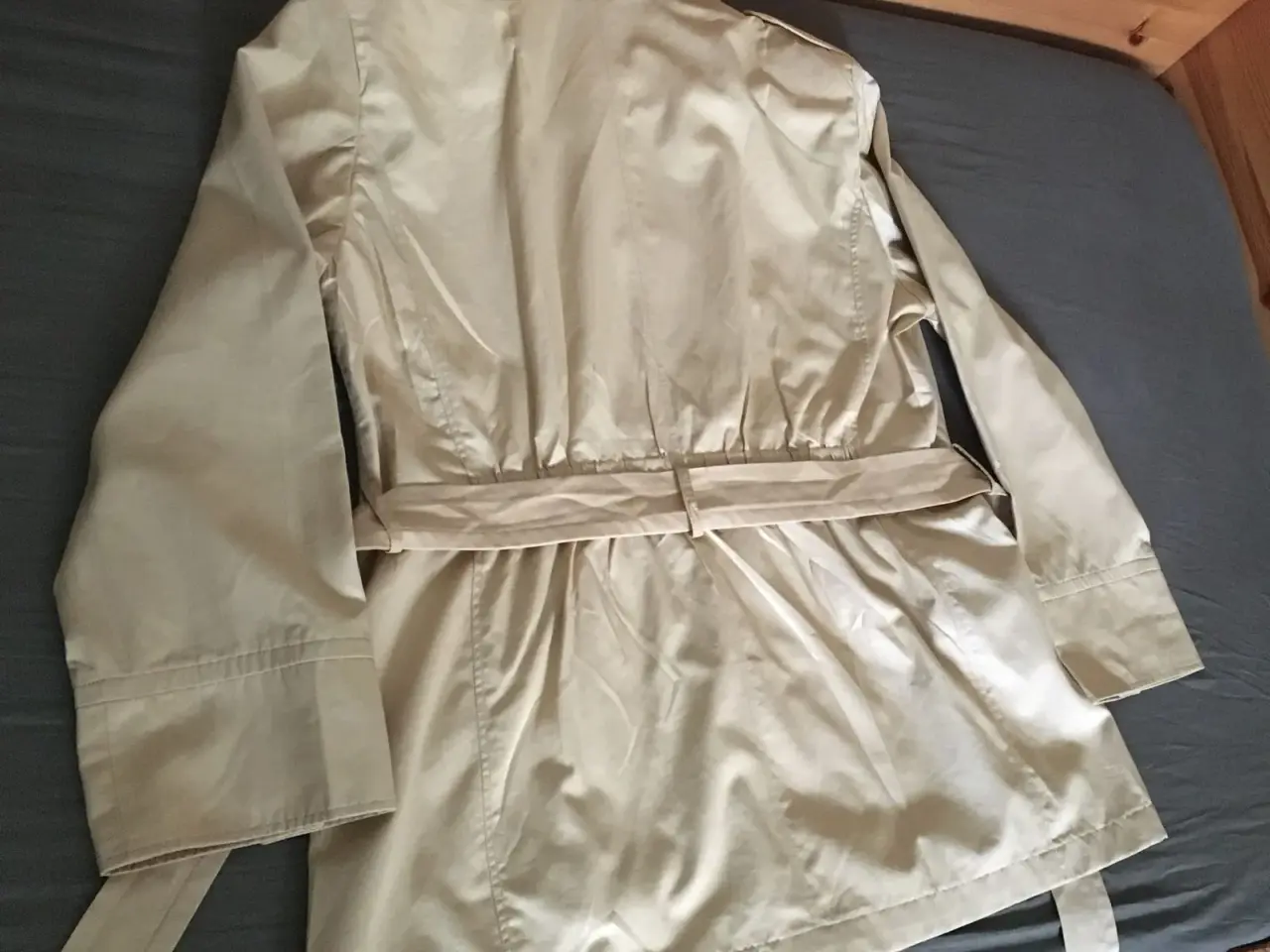 Billede 12 - Flotte beige jakke til salg