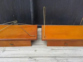 Teak sengeborde fra 60' erne væghængt med messing