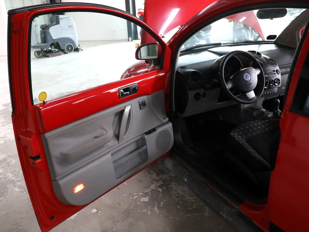 Billede 13 -  VW Beetle 2,0 benzin. årg 1998. Synet 01/10-2025.