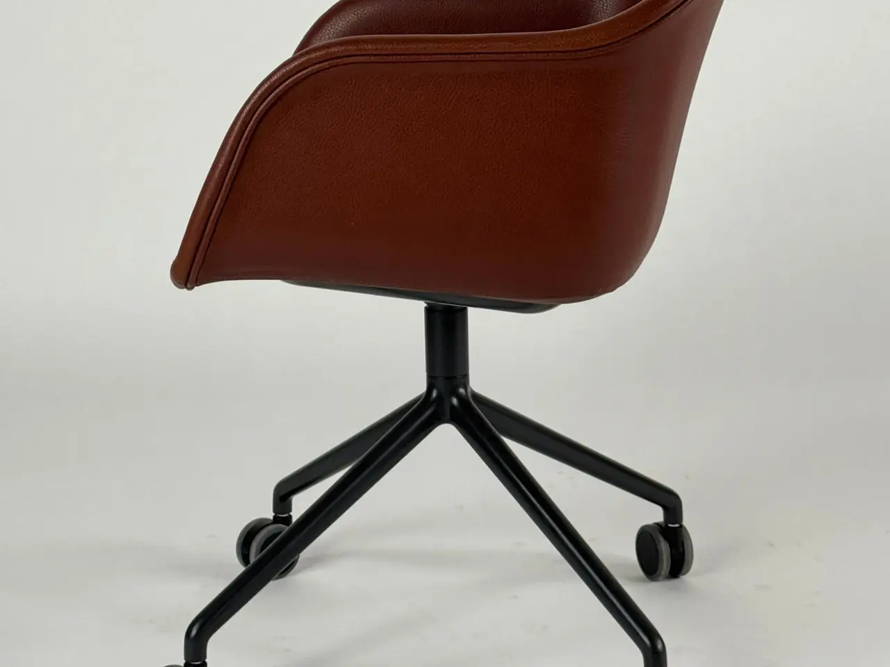 Billede 4 - Muuto Fiber Armchair Stol – Brun med Grå Stel Læder