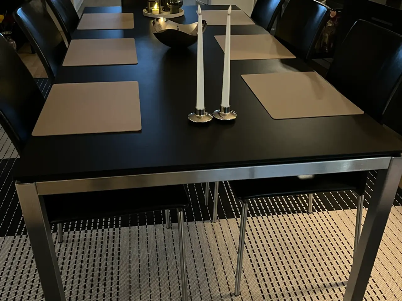 Billede 1 -  Ansager spisebord 