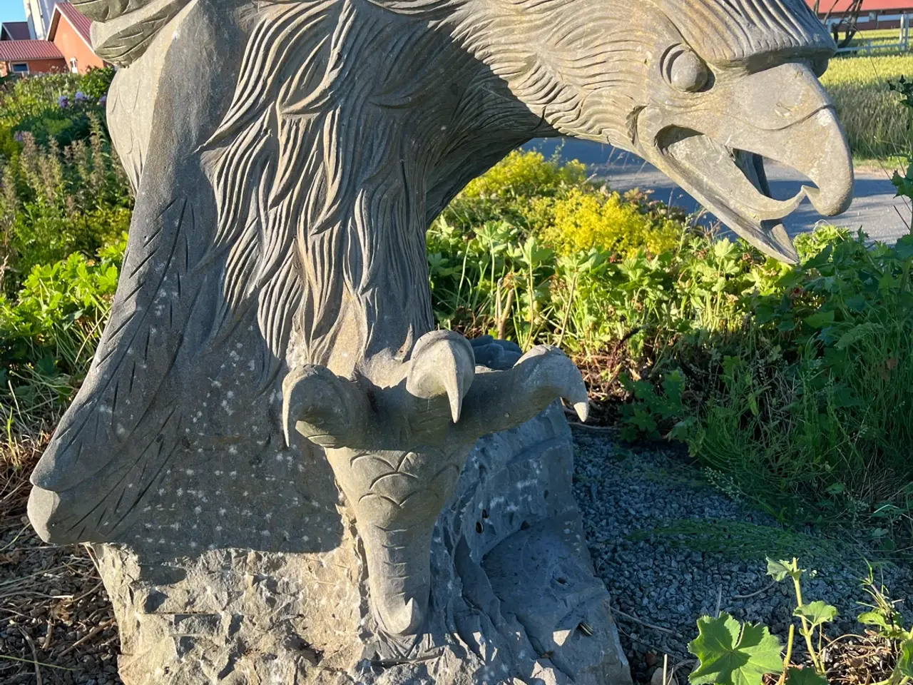 Billede 3 - Ørn til have i beton. Højde 1,9 m, vingefang 1,1 m