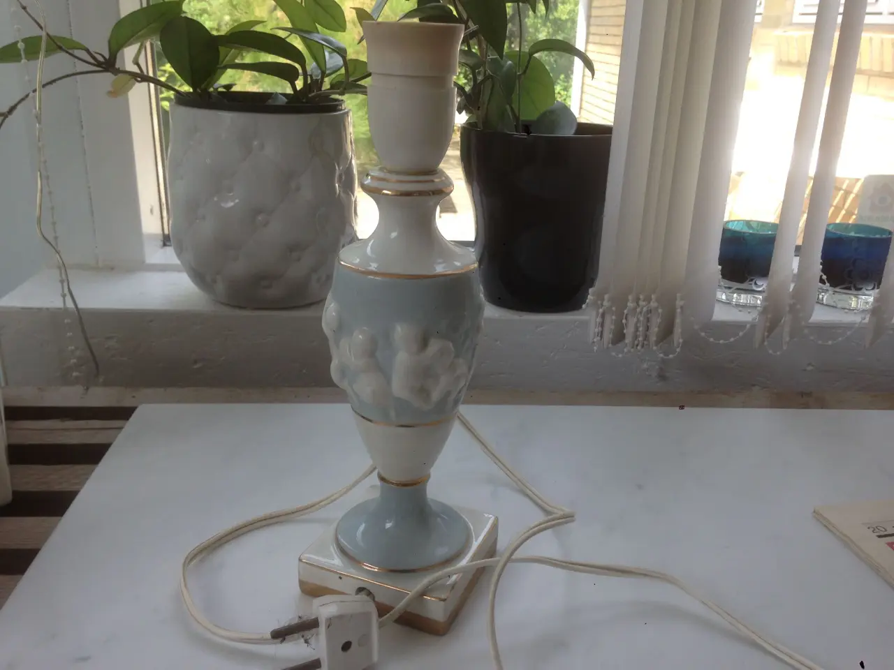 Billede 1 - Bordlampe i blå/hvid