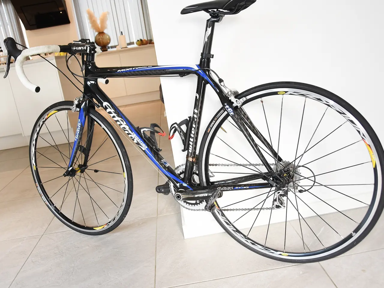 Billede 1 - carbon racercykel næsten ny