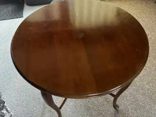 Mahognibord med tre stole år 1928