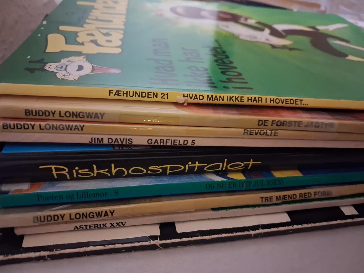 Billede 10 - Blade, hæfter,tegneseriernalbums kasse