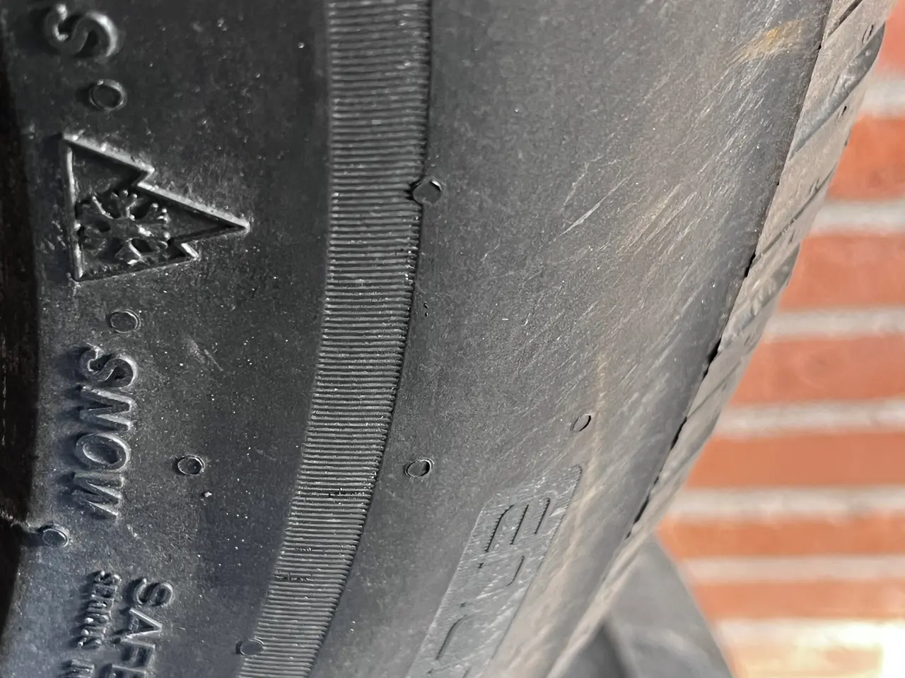 Billede 4 - 4 næsten nye vinterdæk 16".
