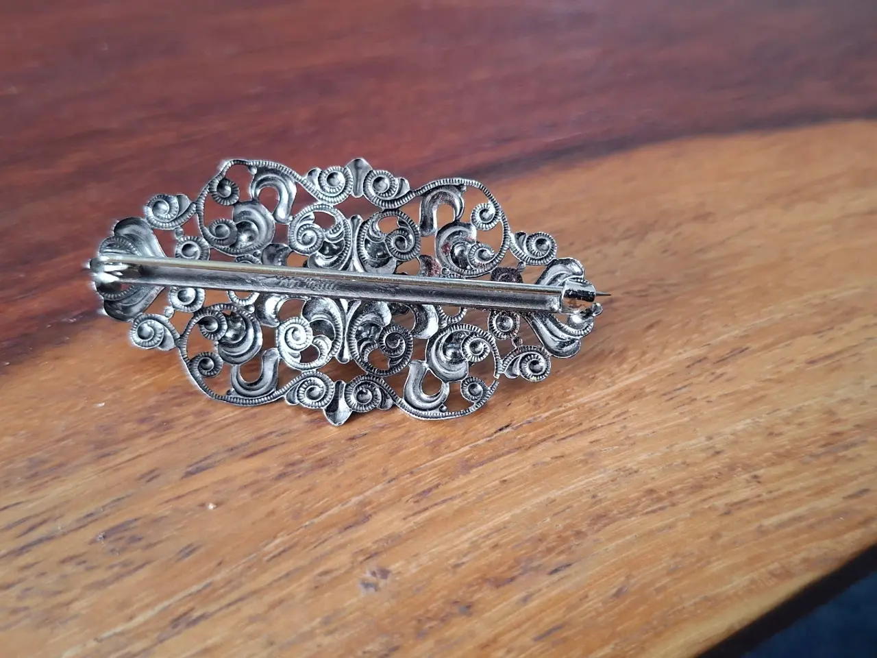 Billede 2 - Smuk filigran broche, som ny