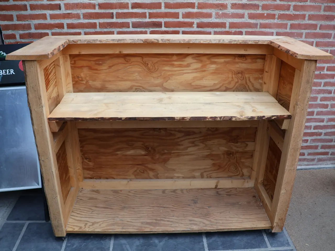 Billede 5 - Bar på hjul m/2 stk gadeskilte