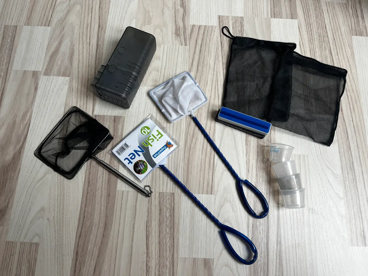 Billede 5 - Akvarium med LED-lys, pumpe, planter, fisk, rejer 