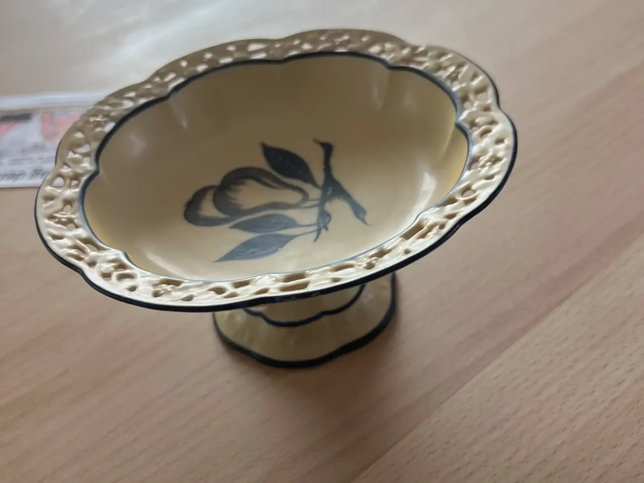 Billede 3 - Antik porcelænsopsats med gennembrud kant