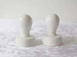 2 porcelænsstempler bagning